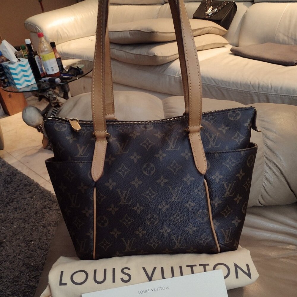 Authentic Louis Vuitton Totally in Monogram
